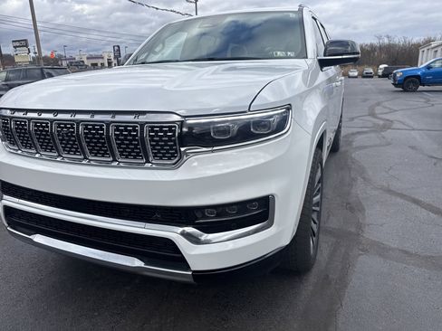Used 2023 Jeep Grand Wagoneer L Series III image 10