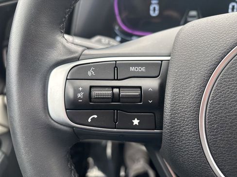 Used 2025 Kia Sportage EX image 18