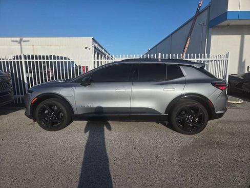 Used 2024 Chevrolet Equinox EV RS FWD image 2