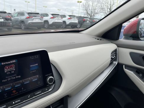 Used 2025 Nissan Rogue SV image 38