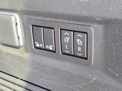 Used 2023 Chevrolet Tahoe Premier w/ Premium Package 2 RWD image 13