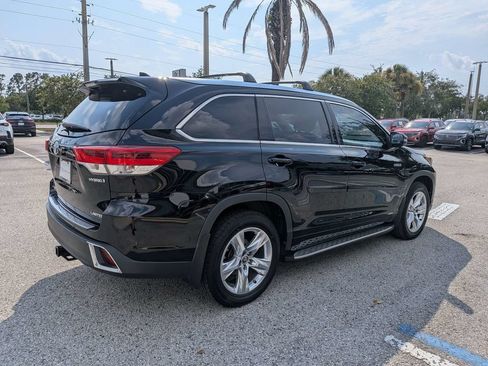 Used 2017 Toyota Highlander Limited AWD/4WD image 6
