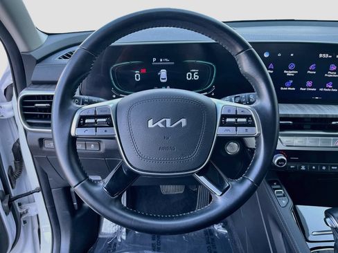 Certified 2023 Kia Telluride EX w/ EX Captain's Chair Package FWD image 17