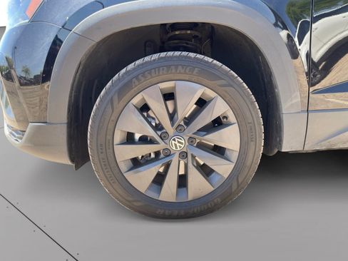 Used 2024 Volkswagen Taos S image 9