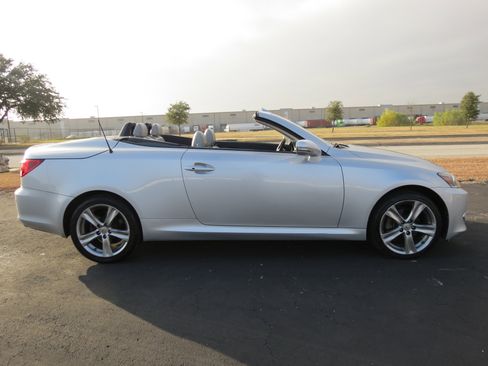 Used 2012 Lexus IS 250C image 4