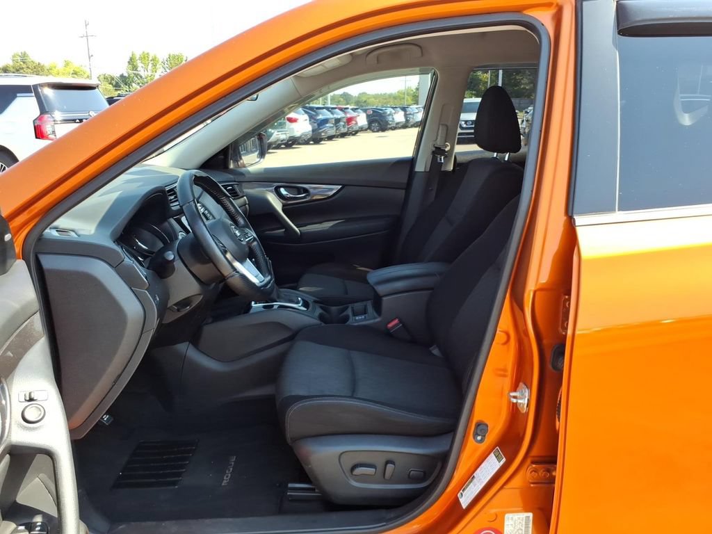 Certified 2020 Nissan Rogue SV FWD image 4