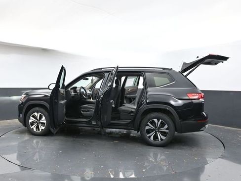 Used 2025 Volkswagen Atlas SE FWD image 43