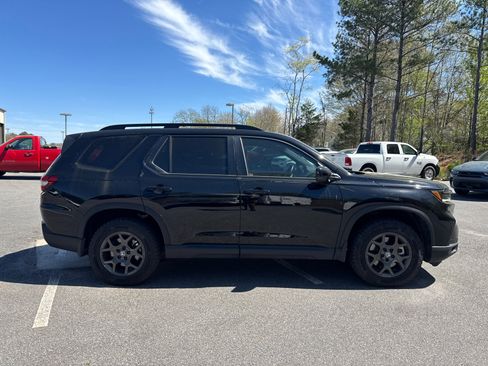 Used 2025 Honda Pilot TrailSport image 5