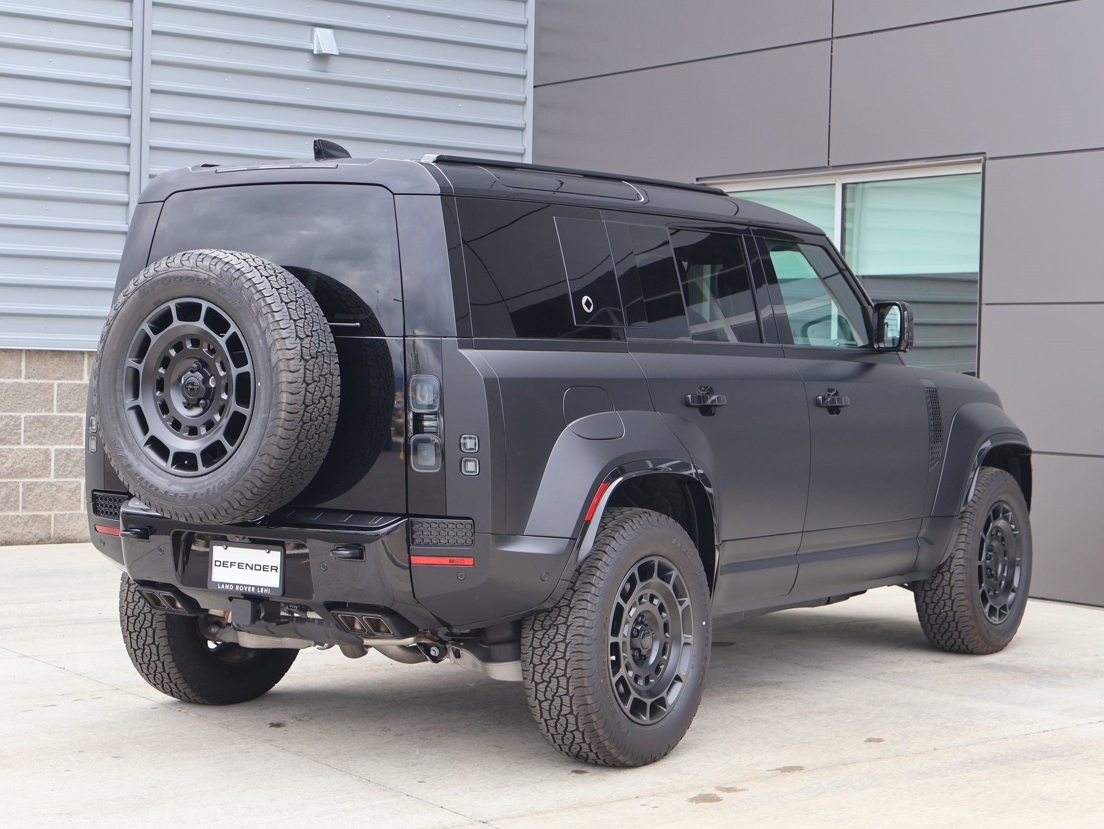 New 2026 Land Rover Defender 110 OCTA AWD/4WD image 5