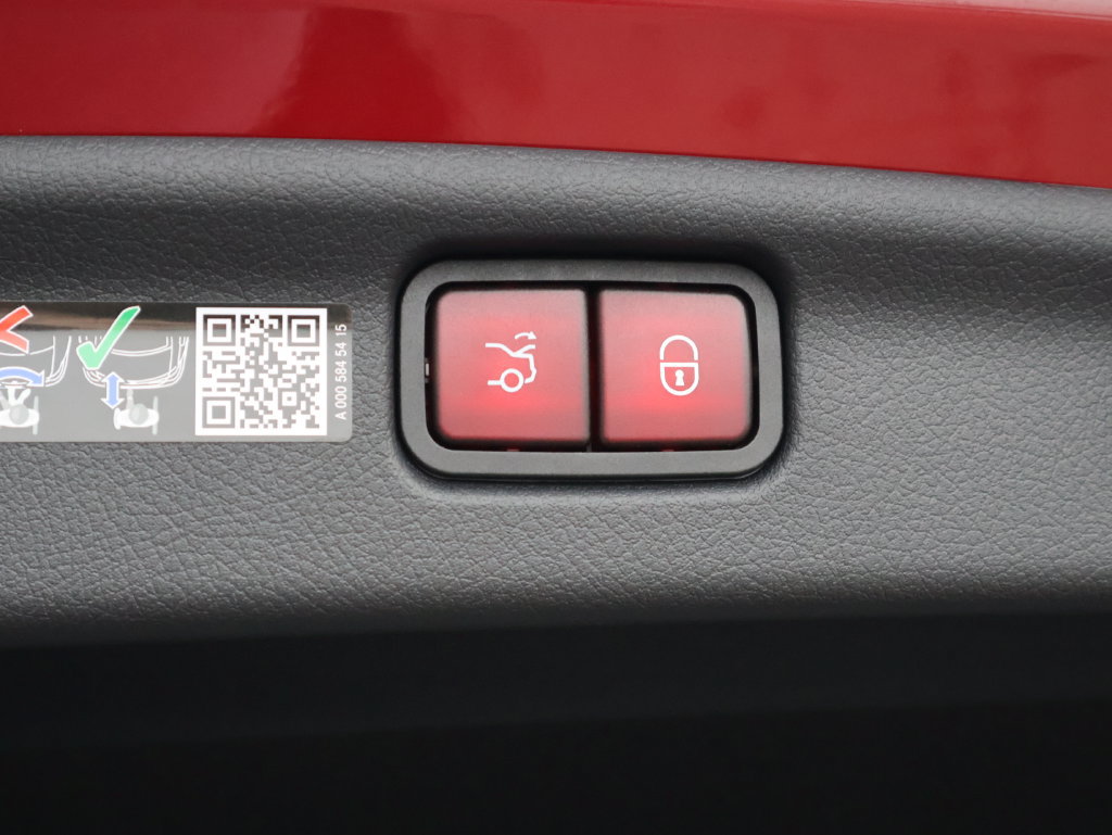 Certified 2026 Mercedes-Benz C 300 4MATIC Sedan image 18