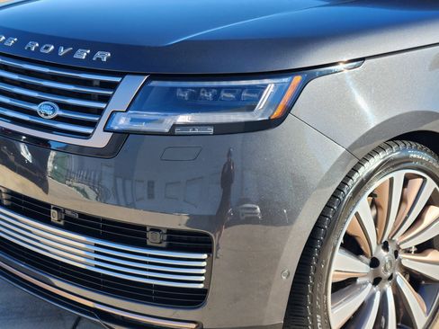 Used 2023 Land Rover Range Rover SV image 9