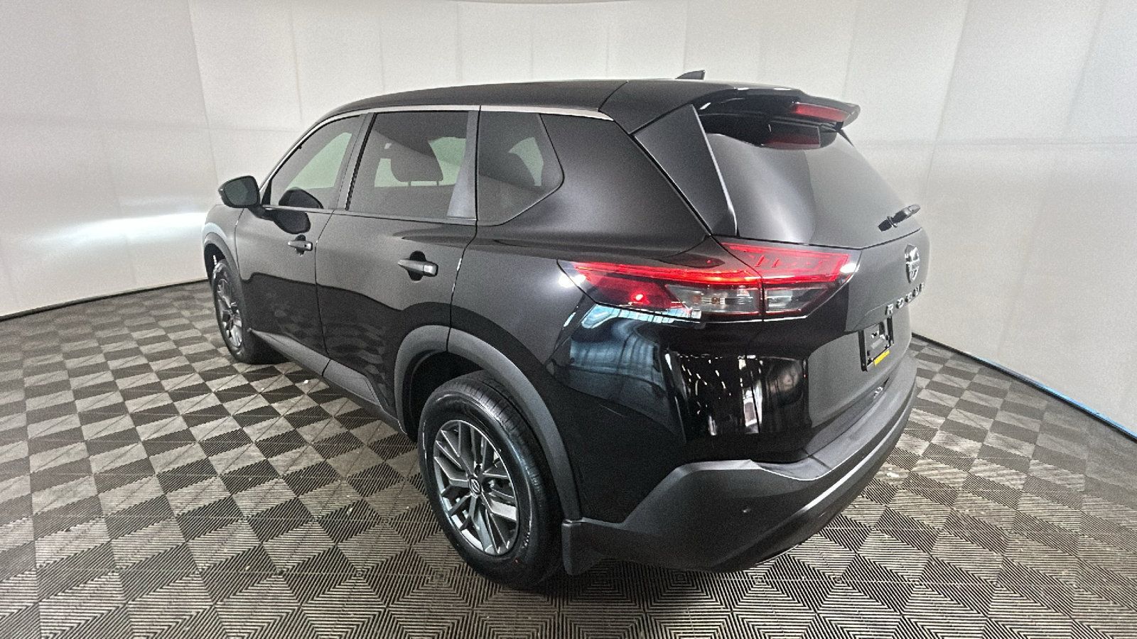 Used 2021 Nissan Rogue S FWD image 4