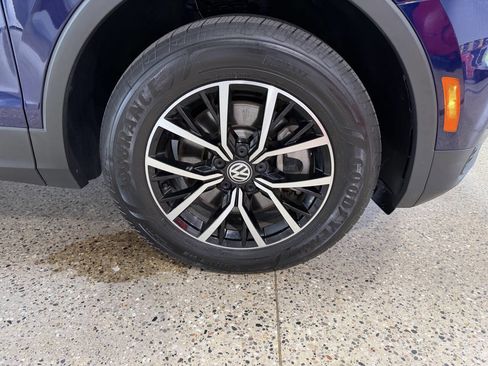 Used 2021 Volkswagen Tiguan SE AWD/4WD image 33