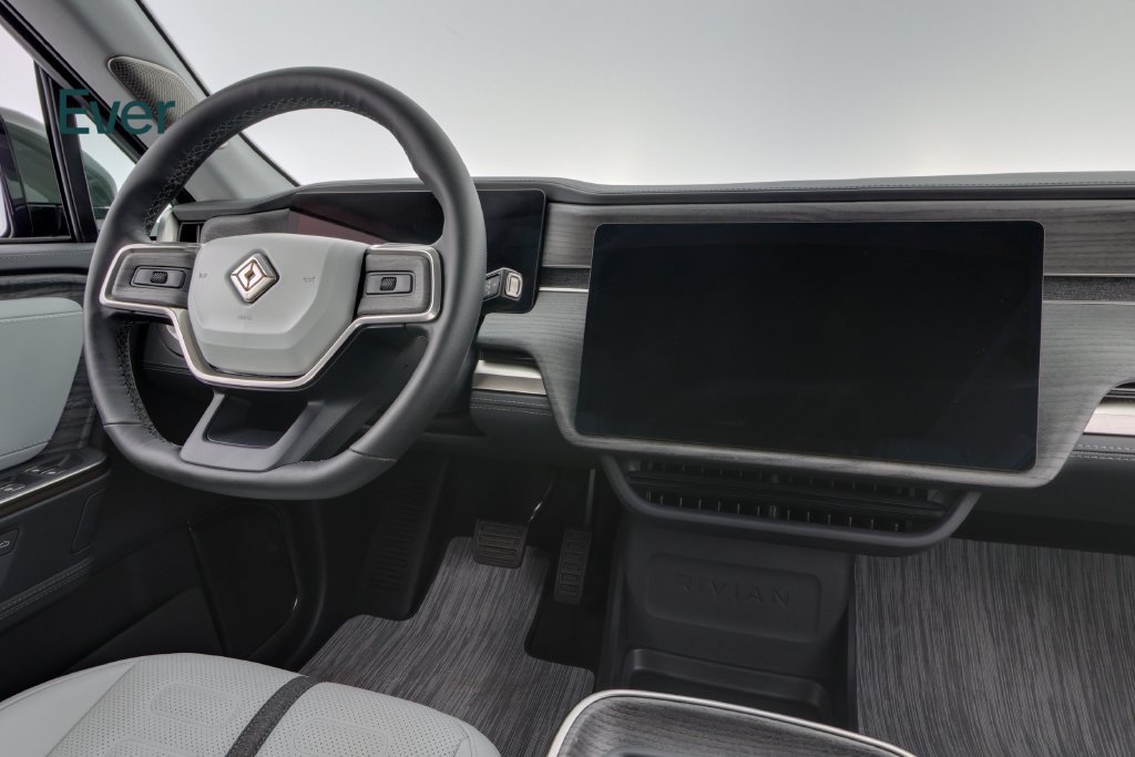 Used 2025 Rivian R1S Adventure Dual AWD/4WD image 27