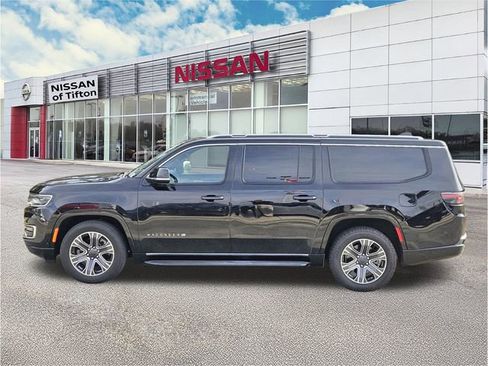 Used 2024 Jeep Wagoneer L Series II image 7