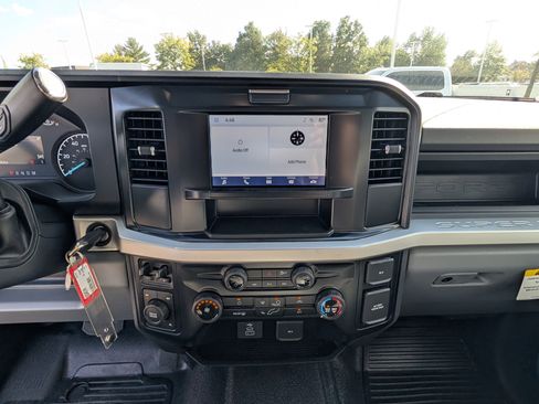 New 2025 Ford F550 4x4 Crew Cab image 22