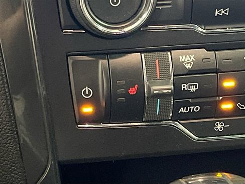 Used 2019 Ford Explorer XLT w/ Equipment Group 202A AWD/4WD image 20