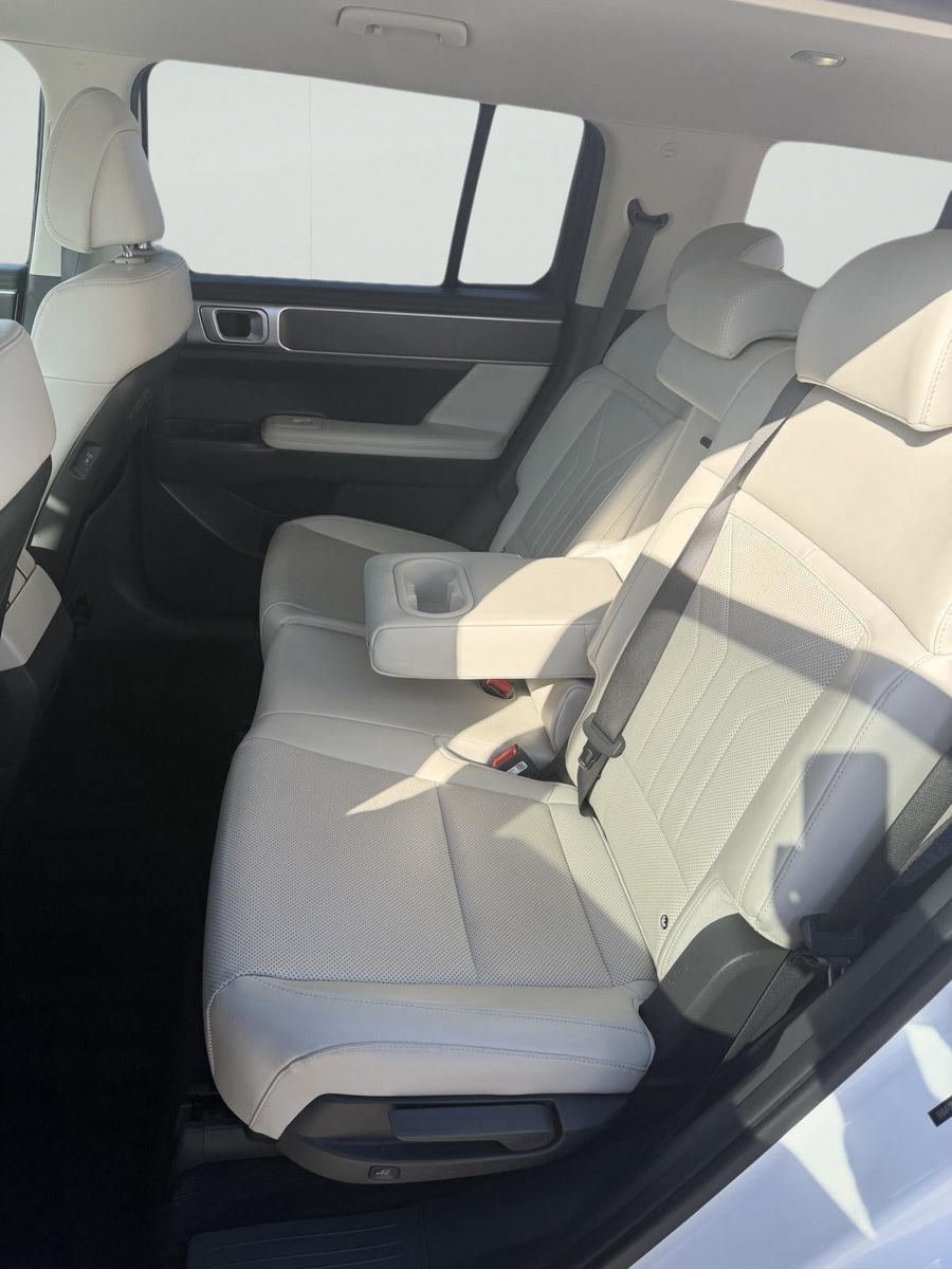 Used 2025 Hyundai Santa Fe SEL AWD/4WD image 26