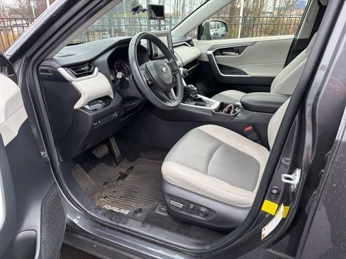 Used 2020 Toyota RAV4 XLE Premium image 19