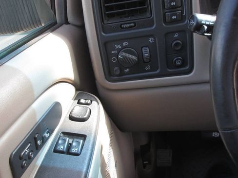 Used 2004 GMC Sierra 2500 SLT w/ Snow Plow Prep Package AWD/4WD image 15