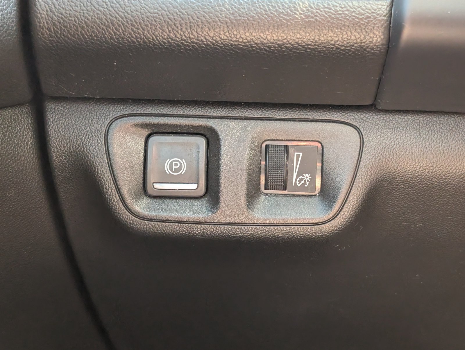 Used 2023 GMC Acadia SLT FWD image 17