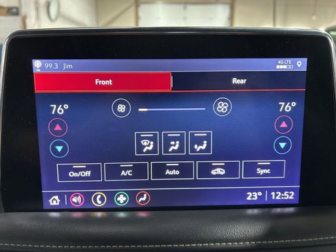 Used 2021 GMC Yukon XL SLT image 32