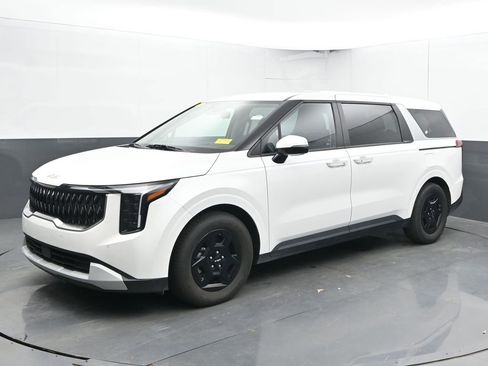 Used 2025 Kia Carnival FWD image 6