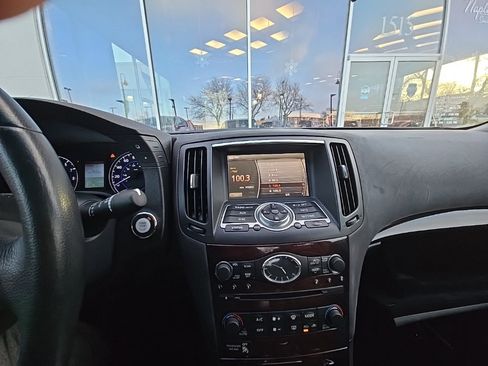 Used 2012 INFINITI G37 x w/ Premium Pkg image 2