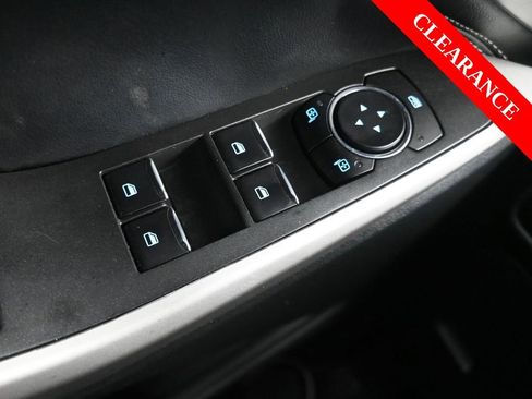 Used 2024 Ford Explorer XLT image 28