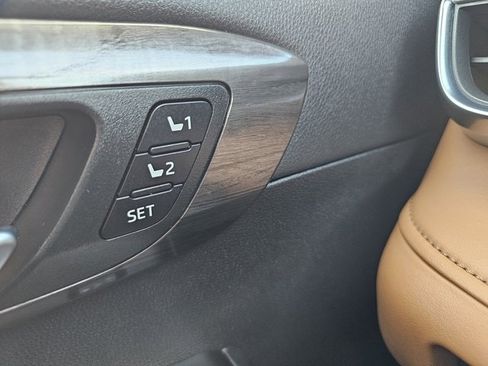 Used 2025 Toyota Highlander Platinum image 24