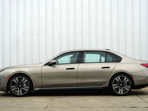 Used 2023 BMW i7 xDrive60 image 9