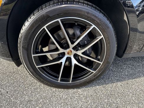 Used 2024 Porsche Macan image 12