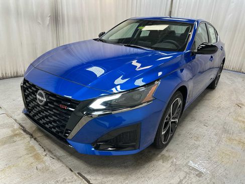 New 2025 Nissan Altima 2.5 SR image 9