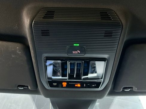 Used 2024 Volkswagen Atlas Cross Sport SE image 15