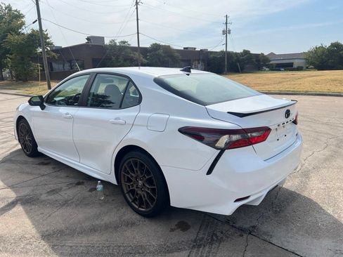 Used 2023 Toyota Camry SE FWD image 9