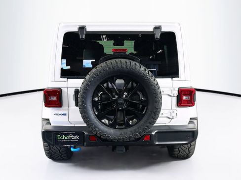 Used 2024 Jeep Wrangler Sahara w/ Technology Group image 7