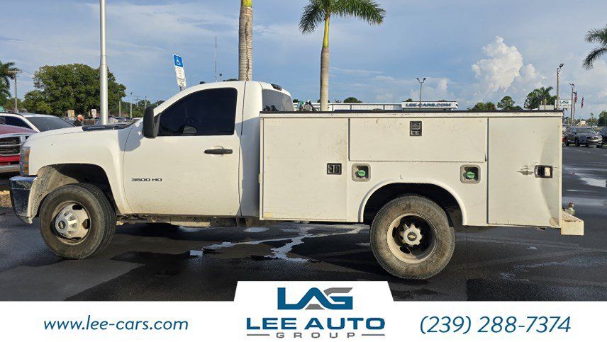 Used 2013 Chevrolet Silverado 3500 W/T w/ Skid Plate Package AWD/4WD image 2