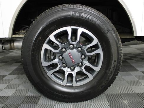 Used 2023 GMC Sierra 3500 SLE w/ SLE Convenience Package image 12