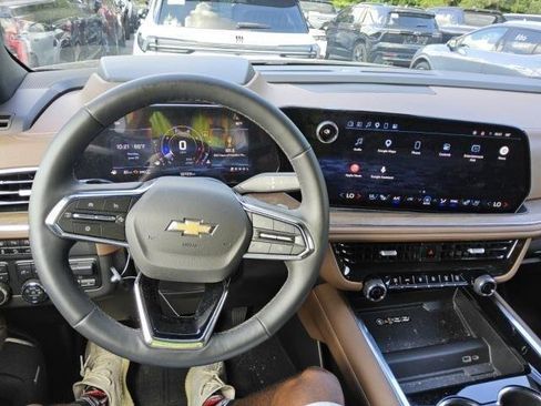 Used 2025 Chevrolet Tahoe High Country AWD/4WD image 8