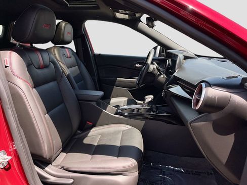 Used 2025 Chevrolet Trax RS w/ Sunroof Package FWD image 28