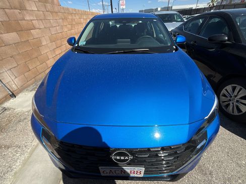 Used 2025 Nissan Sentra SV FWD image 9