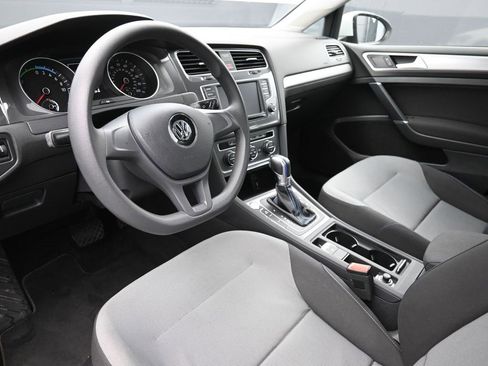 Used 2016 Volkswagen e-Golf SE w/ DC Fast Charging Package image 17