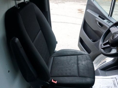 Used 2019 Freightliner Sprinter 170 image 19