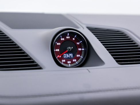 Used 2020 Porsche Cayenne Turbo image 22