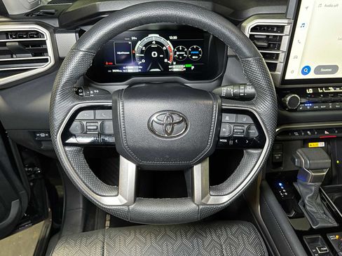 Used 2023 Toyota Sequoia Limited image 28