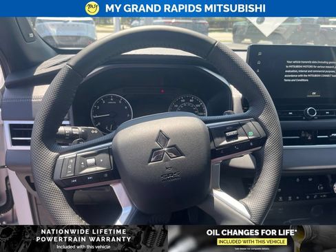 New 2026 Mitsubishi Outlander AWD image 13