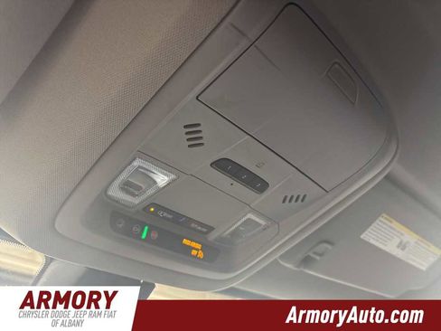 Used 2023 GMC Acadia SLT image 23