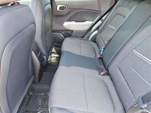 Used 2025 Hyundai Venue Limited FWD image 21