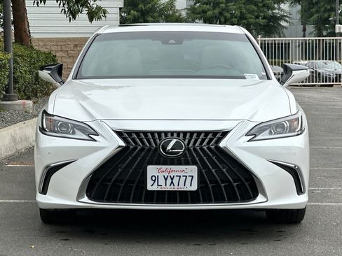 Used 2024 Lexus ES 300h w/ Premium Package FWD image 6