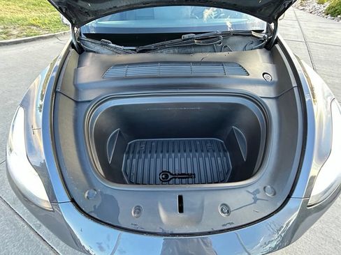Used 2023 Tesla Model Y Long Range AWD/4WD image 29